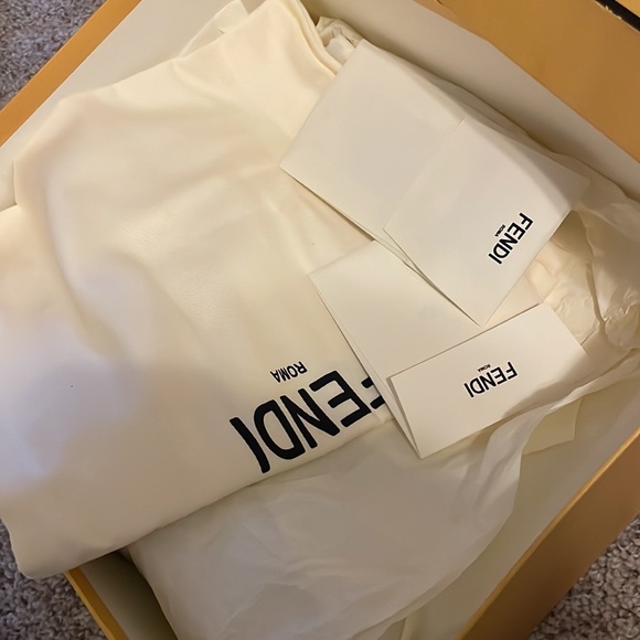 FENDI VERTIGO SNEAKER SOLD - Picture 5 of 7